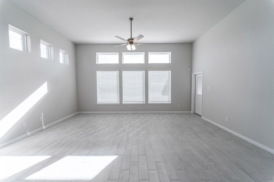 Spacious, unfurnished interior of a new home in Canterra Creek, Rosharon (Image 47).