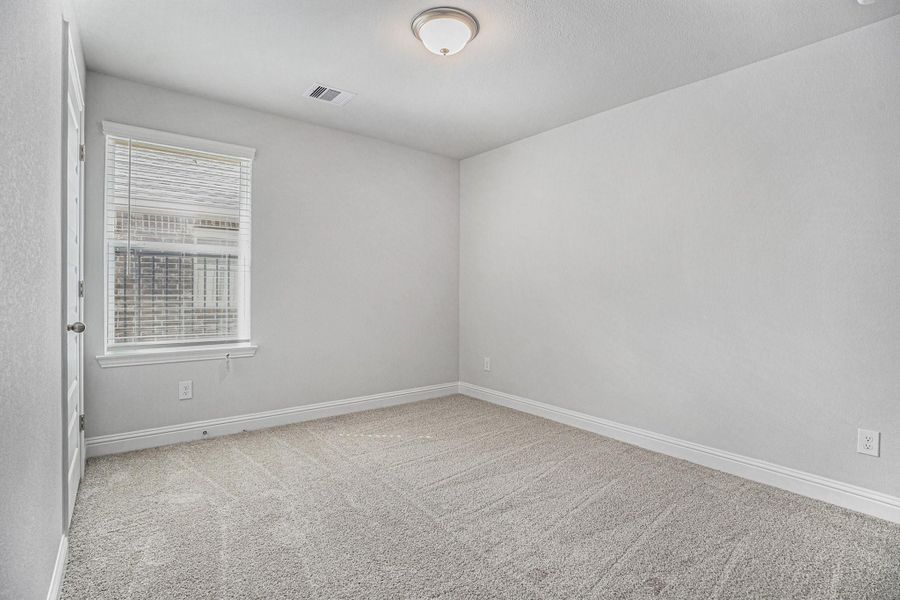 Spacious, unfurnished interior of a new home in Lago Mar, Texas City (Image 15).