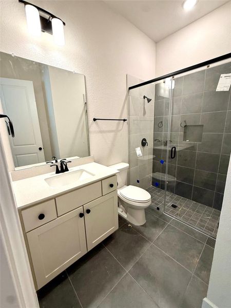 Ensuite bath with walk in shower Ensuite bath with walk in shower