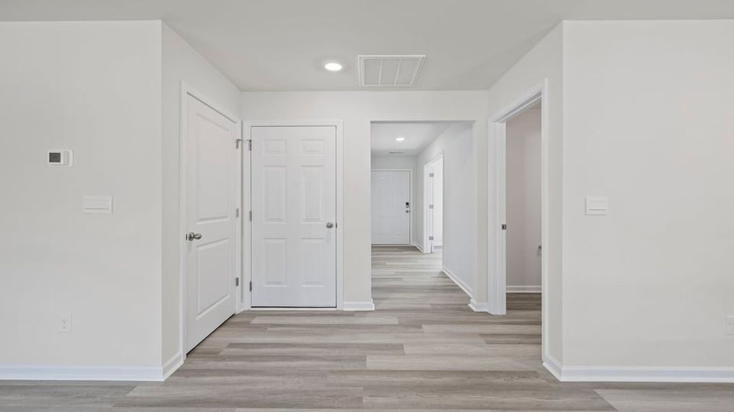 Spacious, unfurnished interior of a new home in Cedar Gap, Fountain Inn (Image 15).