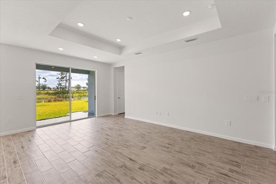 Spacious, unfurnished interior of a new home in , Venice (Image 8).