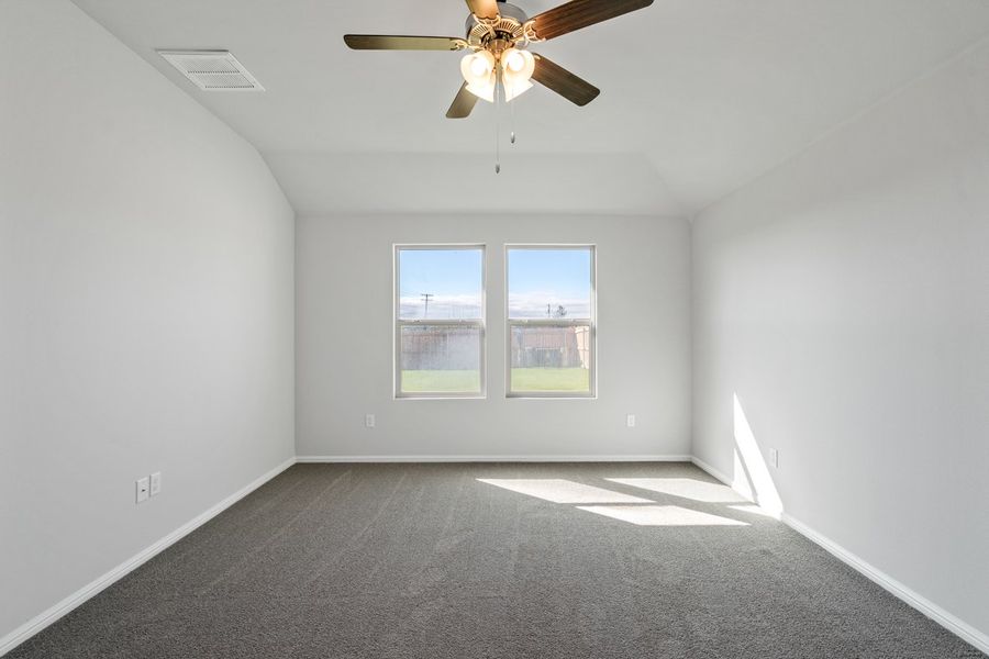 Representative unfurnished interior of a home built from the TEXAS CALI by D.R. Horton in Faculty Row, Abilene (Image 37).