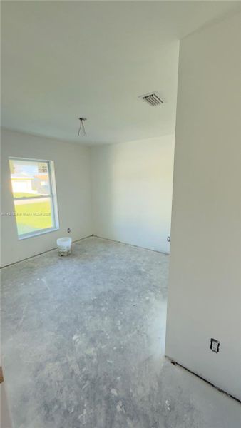 Spacious, unfurnished interior of a new home in , Fort Myers (Image 17).