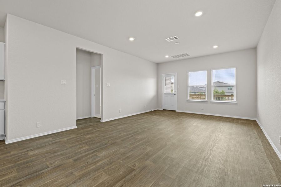 Spacious, unfurnished interior of a new home in Redbird Ranch, San Antonio (Image 15).