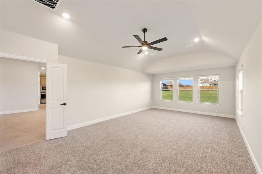 Spacious, unfurnished interior of a new home in Coyote Crossing, Godley (Image 37).