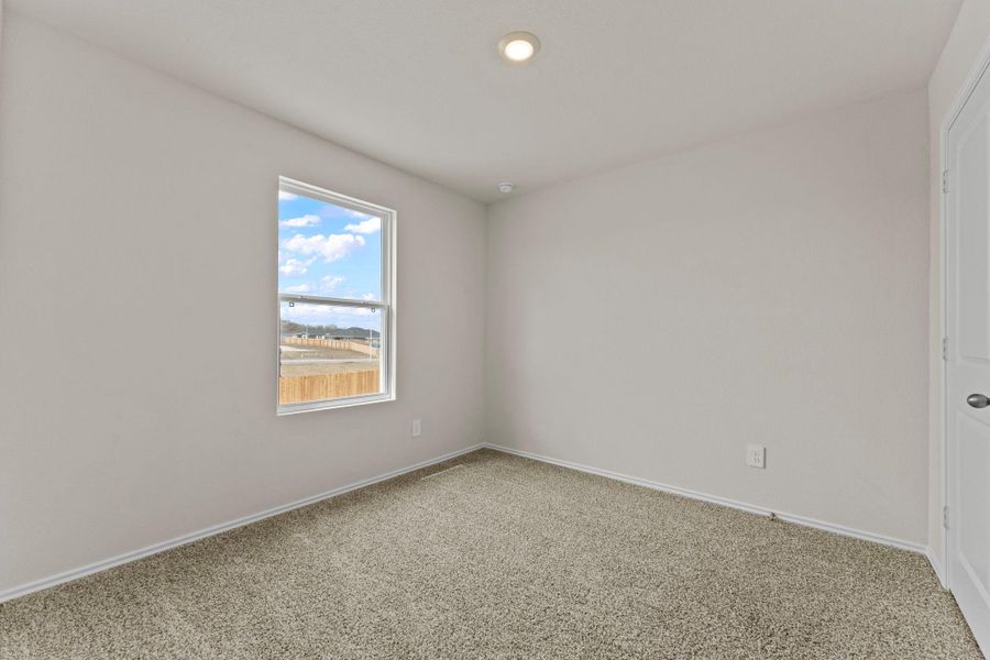 Spacious, unfurnished interior of a new home in Bollinger, Uhland (Image 23).