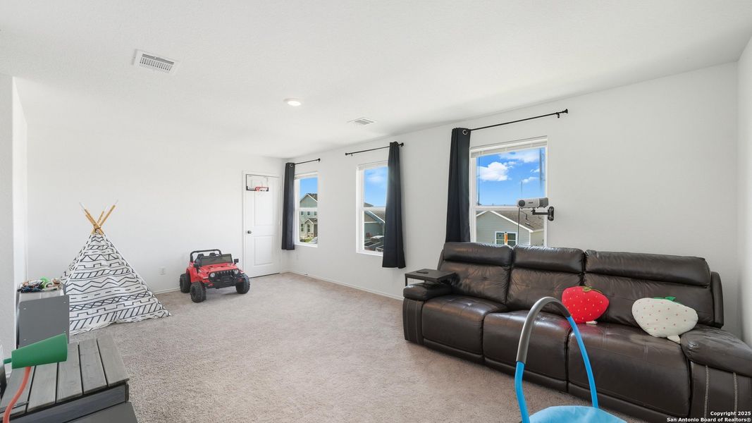 Image 29 of a home in Spring Grove: Stonehill Collection.