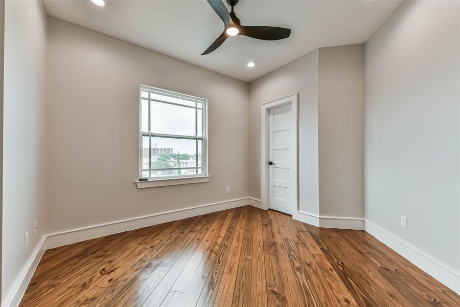 Secondary bedroom