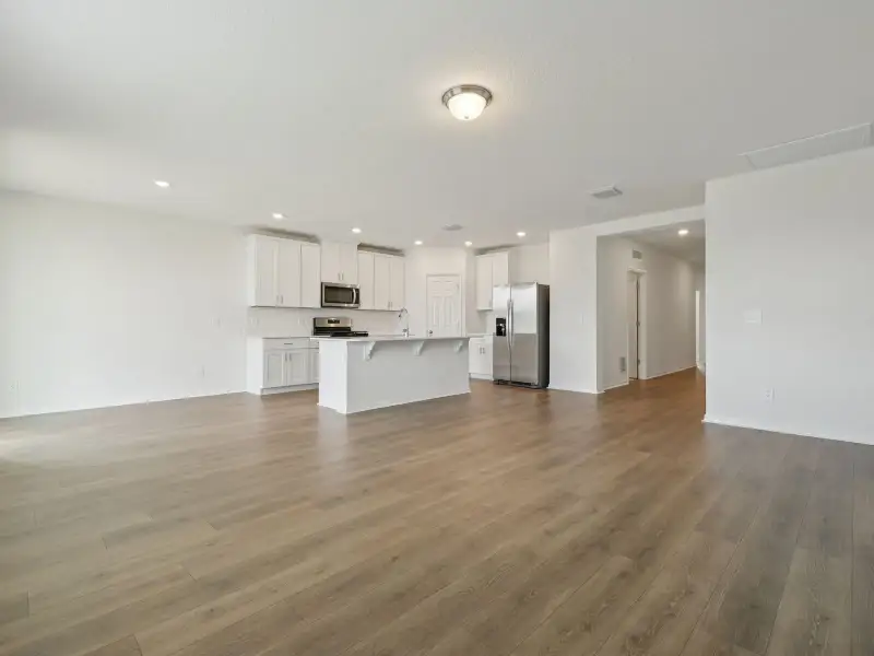 Spacious, unfurnished interior of a new home in Villamar - Signature Series, Winter Haven (Image 8).