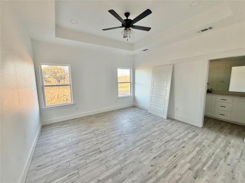 Spacious, unfurnished interior of a new home in , Weatherford (Image 19).