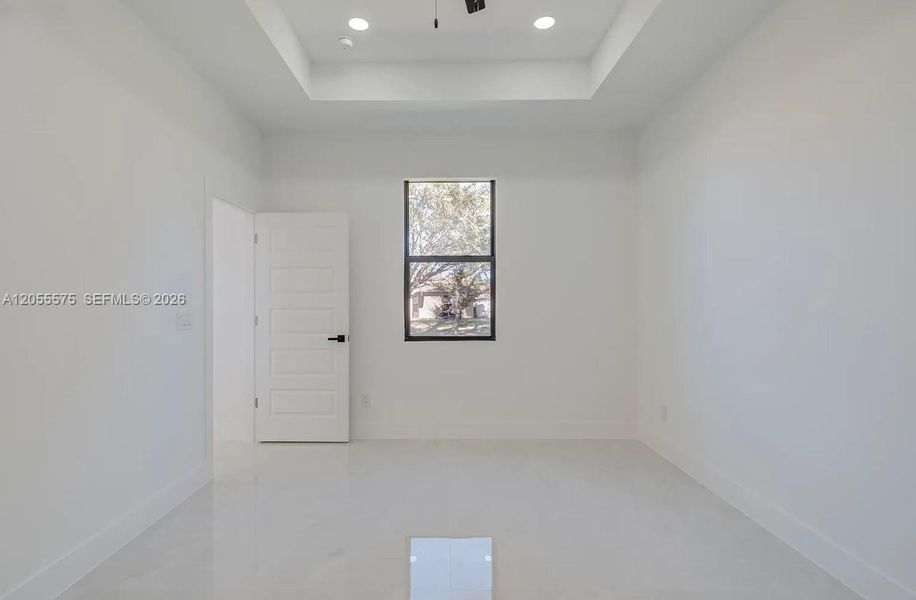 Spacious, unfurnished interior of a new home in , Lehigh Acres (Image 21).