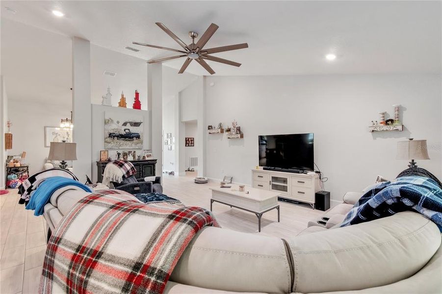 Furnished interior view inside a new home in , Dunnellon (Image 15).