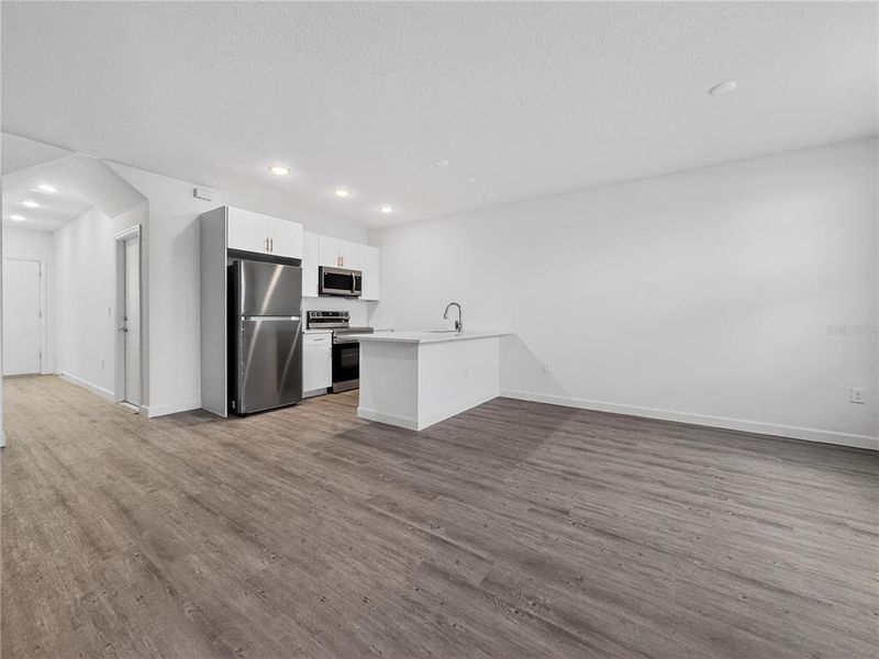 Spacious, unfurnished interior of a new home in , Davenport (Image 27).