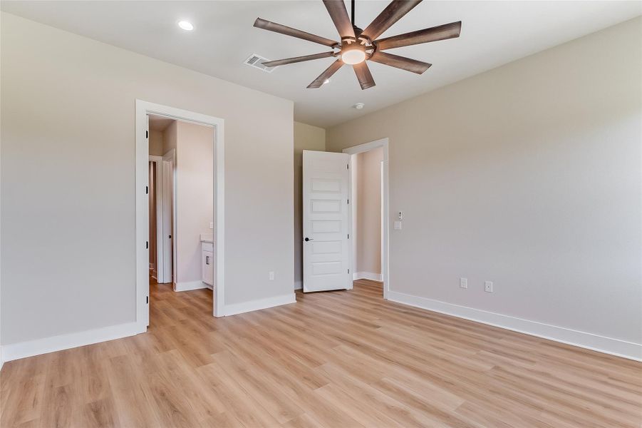 Spacious, unfurnished interior of a new home in , Bertram (Image 23).