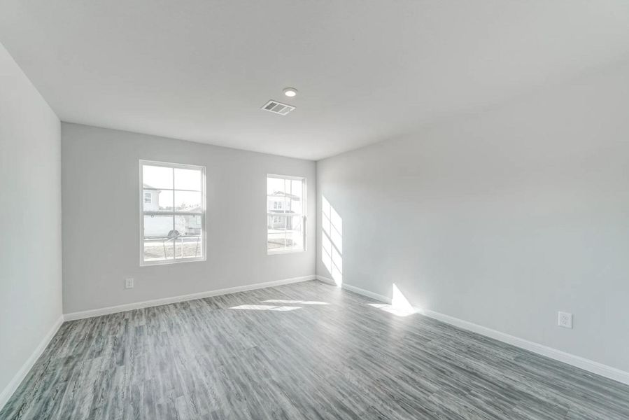 Spacious, unfurnished interior of a new home in Shirey Forest - Branches, Lufkin (Image 25).