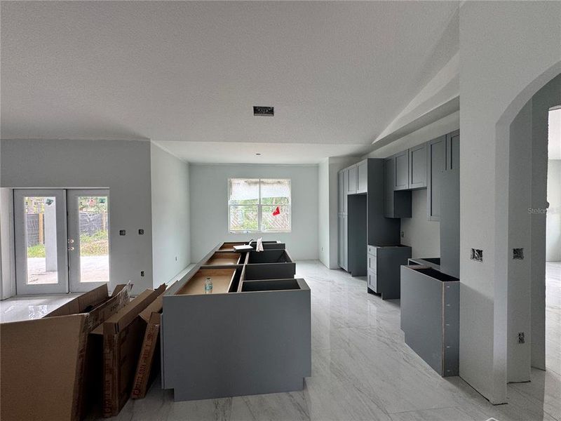 Spacious, unfurnished interior of a new home in , Ocala (Image 23).