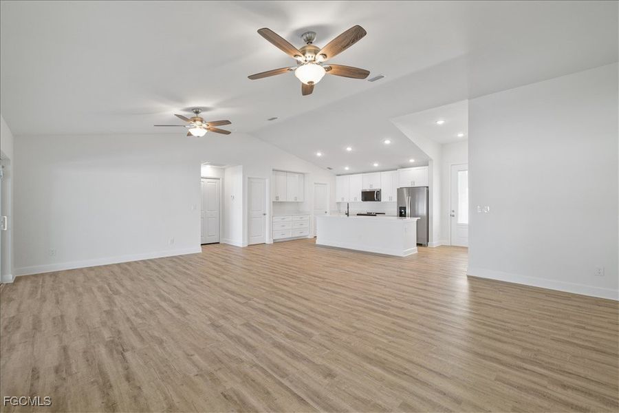 Spacious, unfurnished interior of a new home in Cape Coral, Cape Coral (Image 17).
