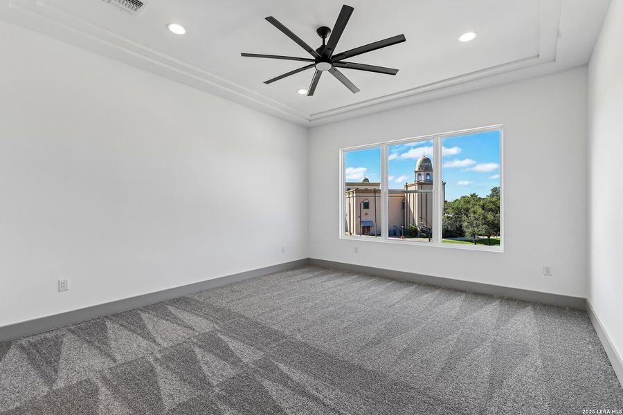Spacious, unfurnished interior of a new home in , San Antonio (Image 25).