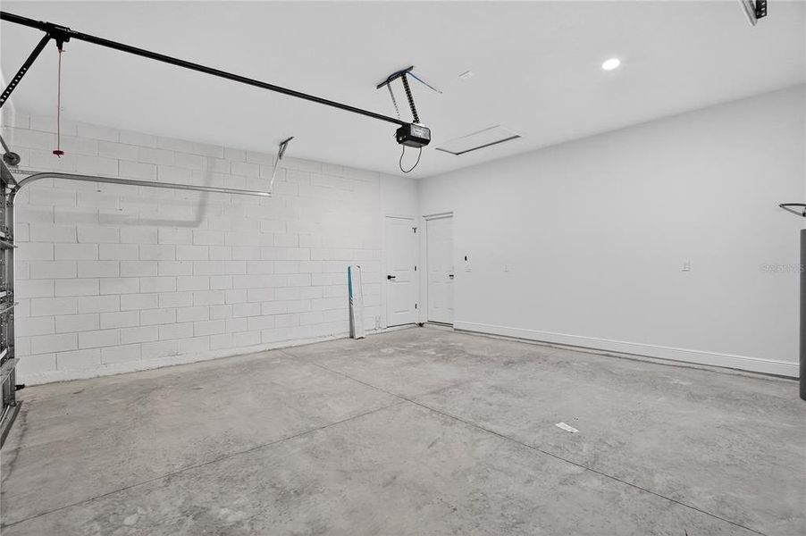 Spacious, unfurnished interior of a new home in , Citrus Springs (Image 17).