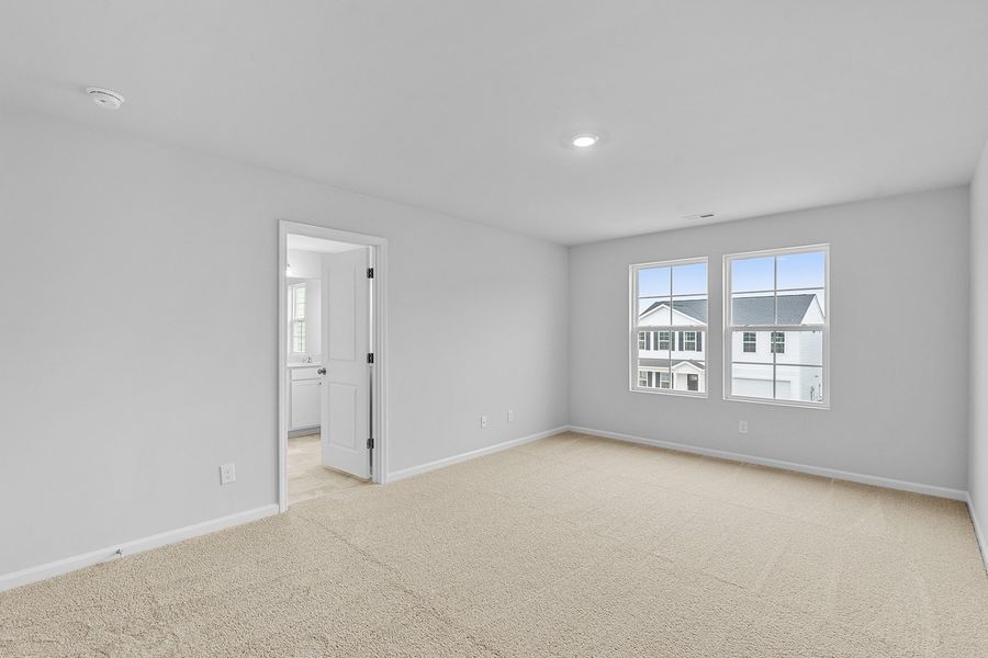 Spacious, unfurnished interior of a new home in Hanes Lake, Winston-Salem (Image 23).