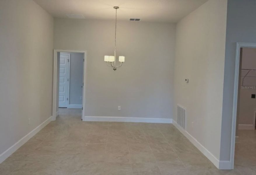 Spacious, unfurnished interior of a new home in Oak Hill Plantation, Ocala (Image 5).