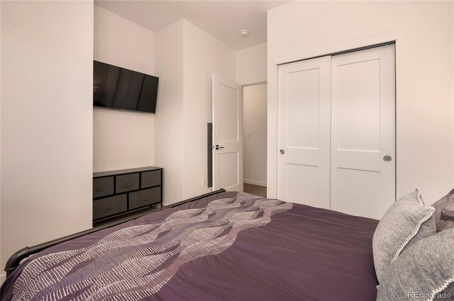 Second Bedroom - Queen Bed