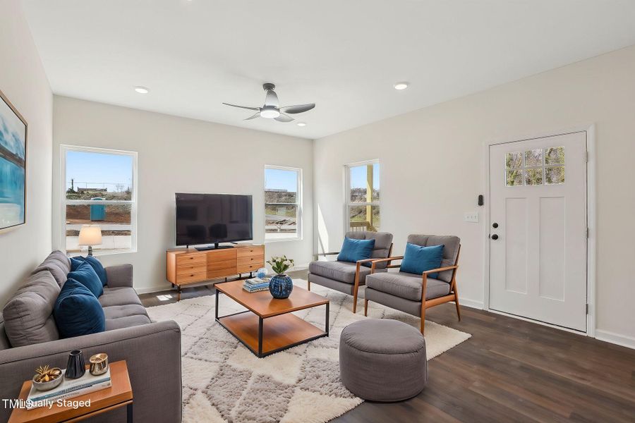 7-web-or-mls-Gilmer-St-005 vs watermark 7-web-or-mls-Gilmer-St-005 vs watermark