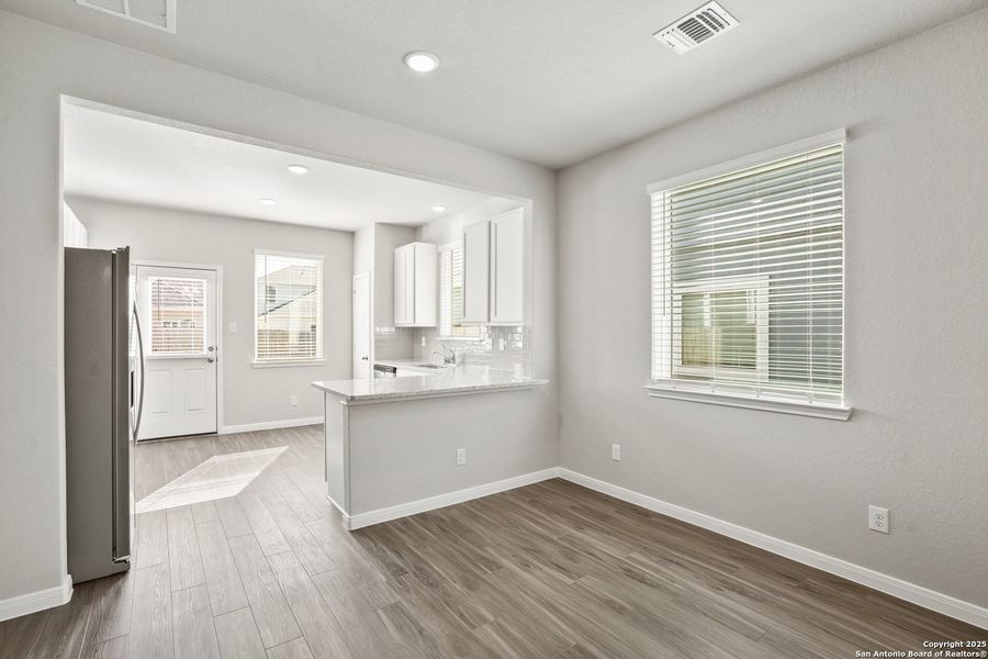 Spacious, unfurnished interior of a new home in Swenson Heights, Seguin (Image 14).