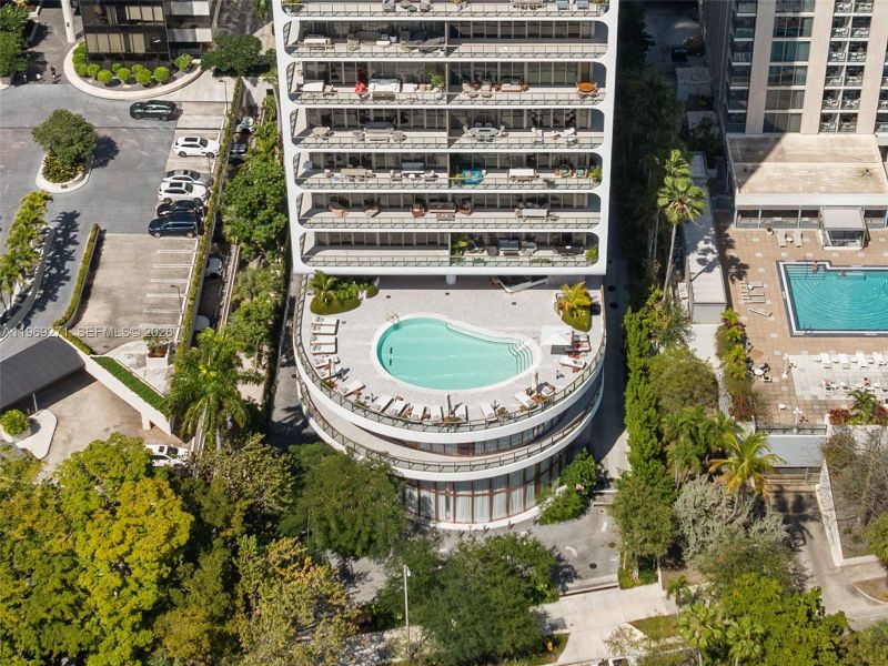 Condo located in Miami, FL showcasing its design and architecture (Image 28).