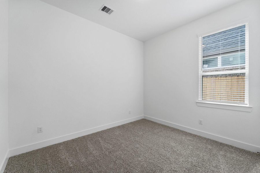 Spacious, unfurnished interior of a new home in Riceland, Mont Belvieu (Image 18).