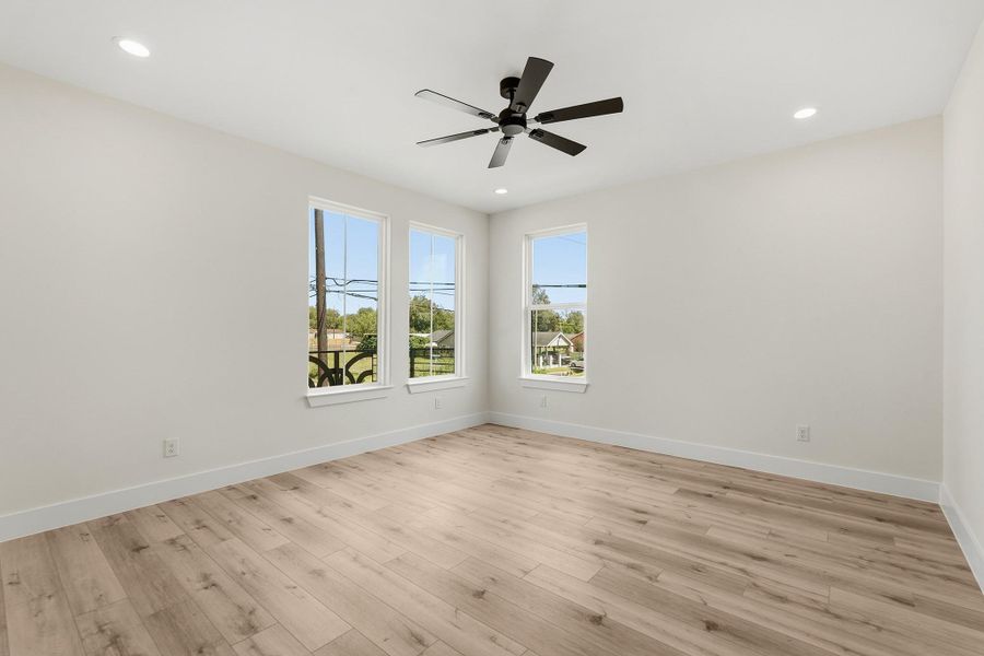 Spacious, unfurnished interior of a new home in , Channelview (Image 27).