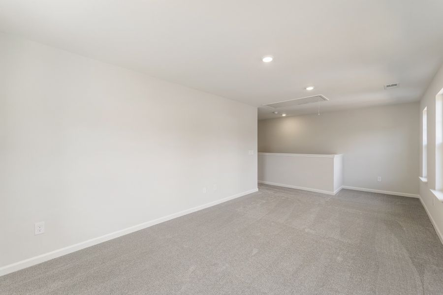 Spacious, unfurnished interior of a new home in Landing at Pine Lake, Anderson (Image 28).