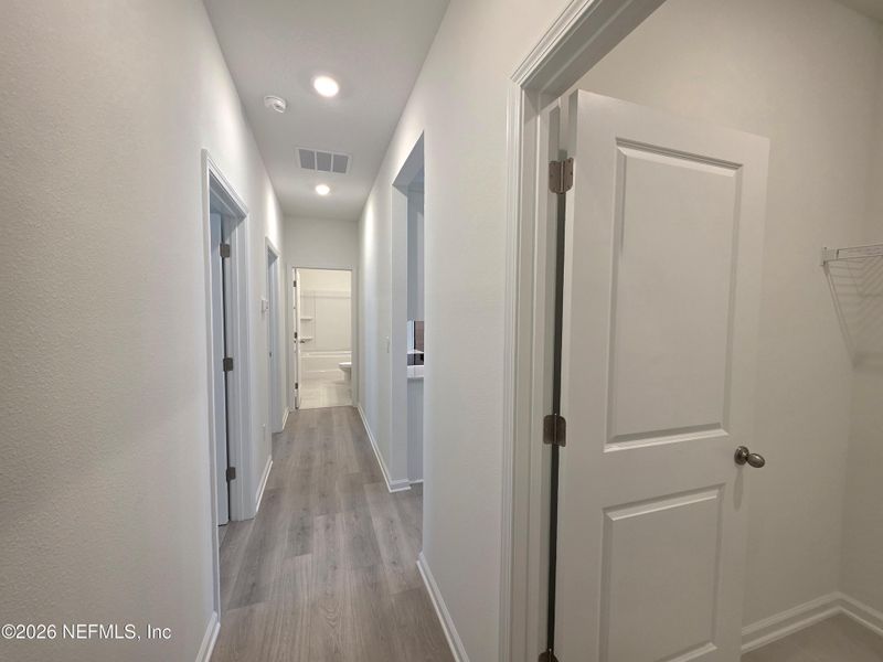 Spacious, unfurnished interior of a new home in Hyland Trail, Green Cove Springs (Image 28).