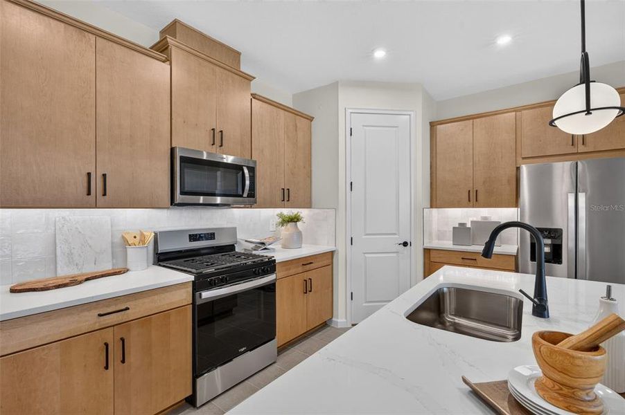 Furnished interior view inside a new home in Pasadena Ridge Master, Dade City (Image 16).