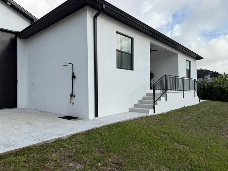 Exterior details and patio area of a home in , Port Charlotte (Image 4).