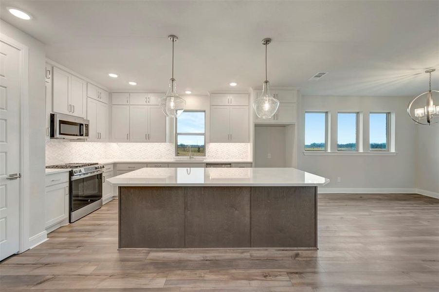 Furnished interior view inside a new home in Myrtle Creek, Waxahachie (Image 7). Furnished interior view inside a new home in Myrtle Creek, Waxahachie (Image 7).