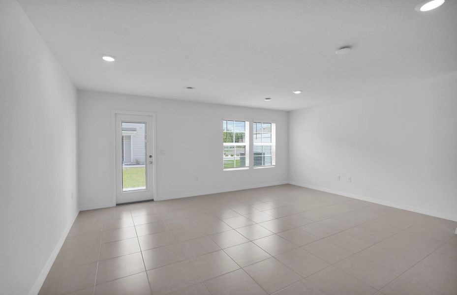 Spacious, unfurnished interior of a new home in Normandy Pines, Jacksonville (Image 12).