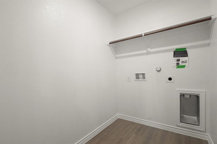 Spacious, unfurnished interior of a new home in Sycamore Landing, Fort Worth (Image 12).