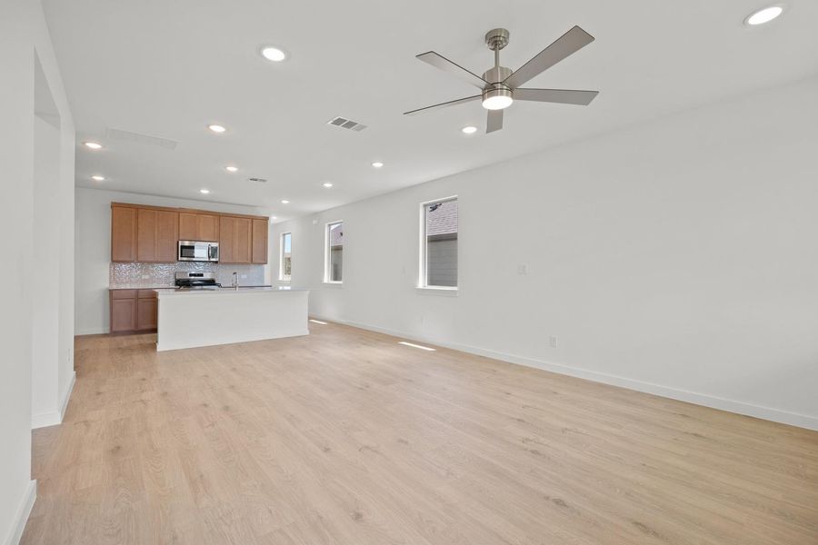 Spacious, unfurnished interior of a new home in Prairie Winds, Hutto (Image 16).