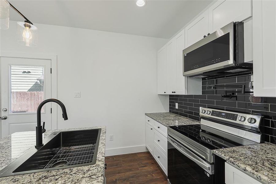 Furnished interior view inside a new home in , Fort Worth (Image 6).