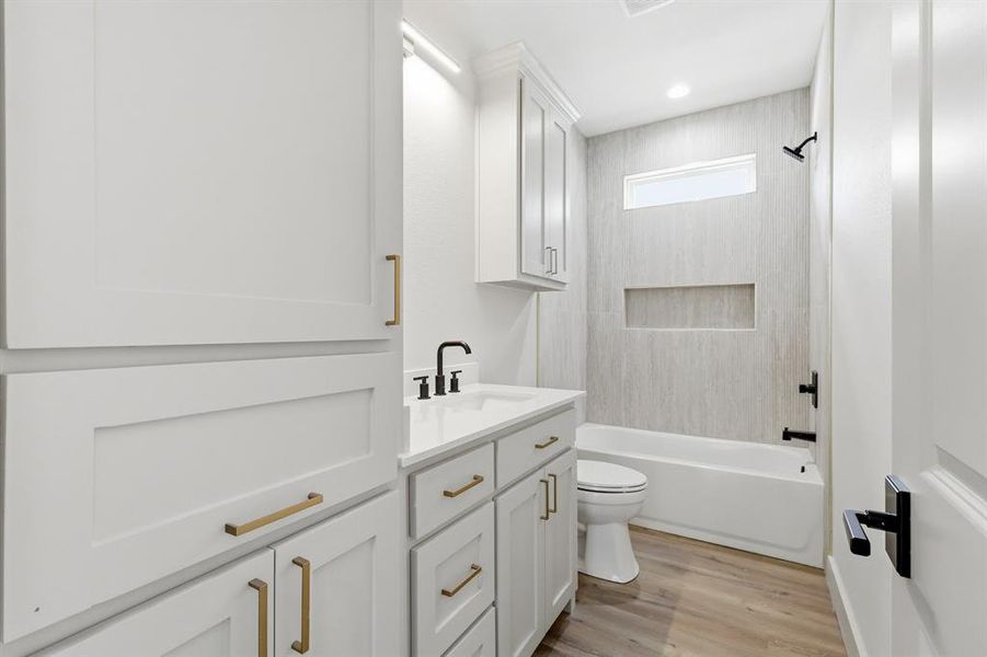 Furnished interior view inside a new home in , Bridgeport (Image 15).