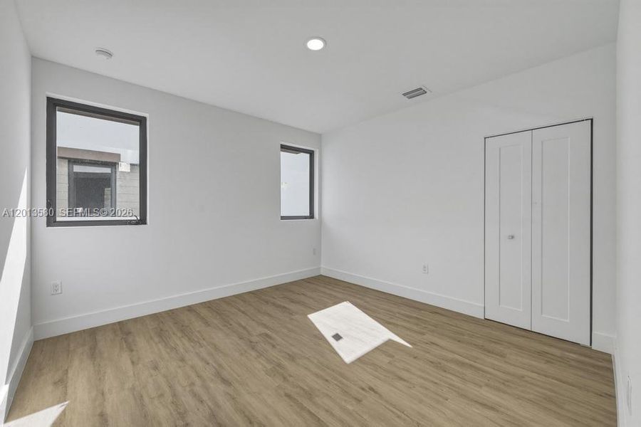 Spacious, unfurnished interior of a new home in , Dania Beach (Image 30).