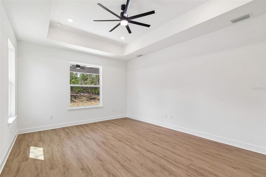 Spacious, unfurnished interior of a new home in , Weeki Wachee (Image 57).