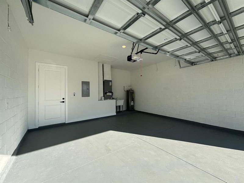 Spacious, unfurnished interior of a new home in , Ocala (Image 19).