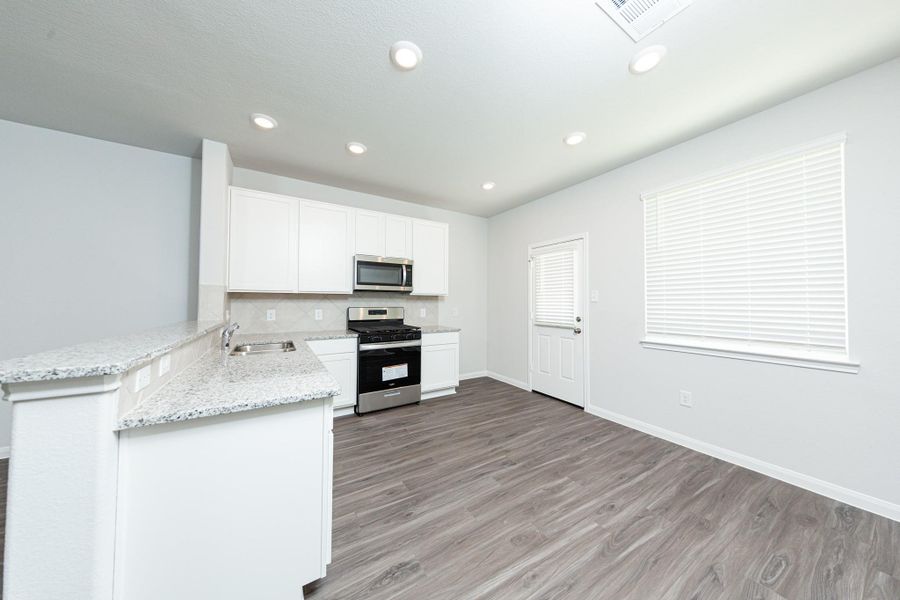 Spacious, unfurnished interior of a new home in River's Edge, Conroe (Image 11). Spacious, unfurnished interior of a new home in River's Edge, Conroe (Image 11).