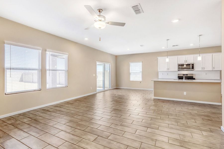 5br New Home in Maricopa, AZ.  - Slide 10