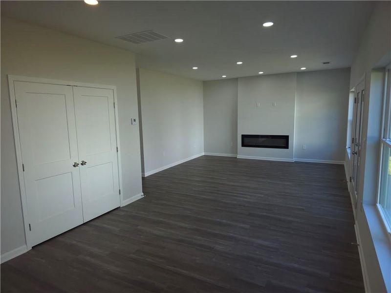 Spacious, unfurnished interior of a new home in , Temple (Image 15).