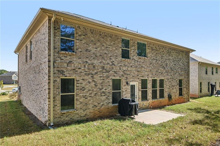 Exterior details and patio area of a home in North Hampton, Hampton (Image 3).