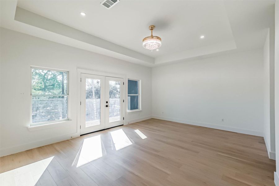 Spacious, unfurnished interior of a new home in , Houston (Image 14).