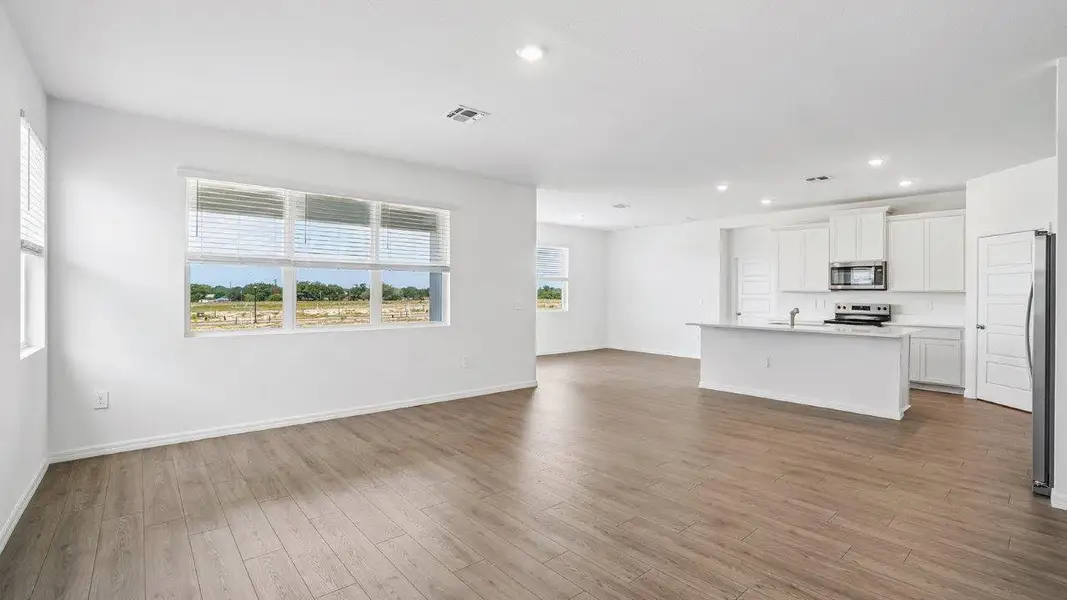 Spacious, unfurnished interior of a new home in Harmony at Lake Eloise, Winter Haven (Image 17).